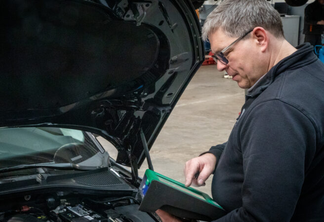 Auto klaarmaken voor technische keuring bij Garage Boel in Sint-Niklaas
